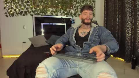 Snapshot of matius_foxtter chatting on 10.25.25 matius foxter online show from 10.25.25