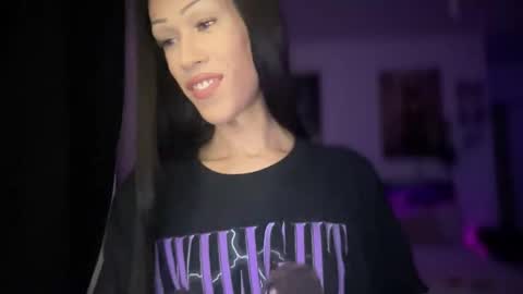 MOLLY MILLS online show from 10.21.25