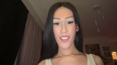 MOLLY MILLS online show from 11.05.25