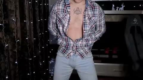 Snapshot of matt_aniston chatting on 12.26.24 Matt online show from 12.26.24