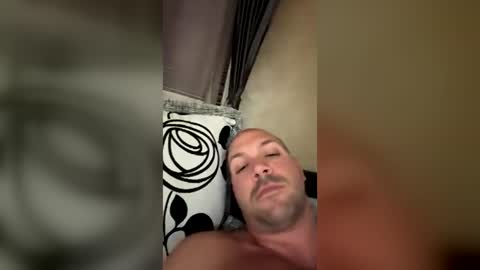 Snapshot of matteolucca chatting on 07.19.26 matteolucca online show from 07.19.26
