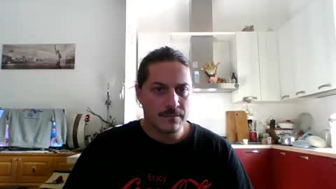 Snapshot of matteushh87 chatting on 12.15.25 matteushh87 online show from 12.15.25
