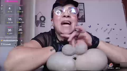 Snapshot of mature_liaa chatting on 09.19.25 Mature liaa online show from 09.19.25