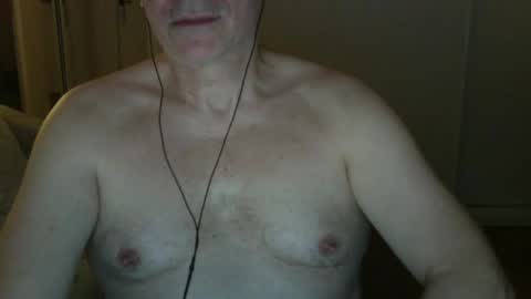 Snapshot of maturehotman chatting on 02.26.25 maturehotman online show from 02.26.25