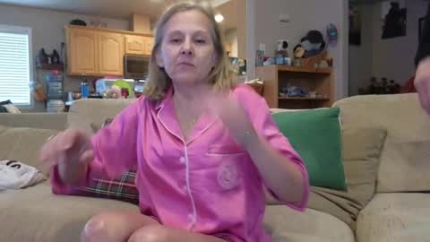 Snapshot of matureluvin chatting on 02.15.25 JustUs online show from 02.15.25