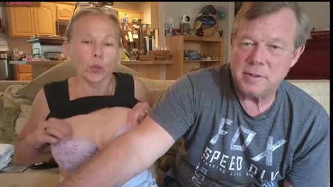 Snapshot of matureluvin chatting on 09.10.25 JustUs online show from 09.10.25