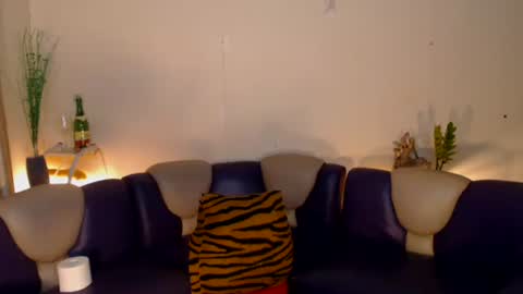 Snapshot of maturity_mommy_intown chatting on 11.05.25 maturity_mommy_intown online show from 11.05.25