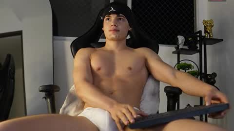 Snapshot of max_cortes1_ chatting on 09.30.25 60 OFF ON MY OF ONLY FOR TODAY online show from 09.30.25