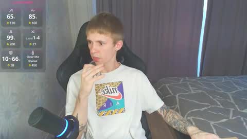 Snapshot of max_gen chatting on 01.20.25 Max Gen with tats 24years  And Ethan without tats 20 years online show from 01.20.25
