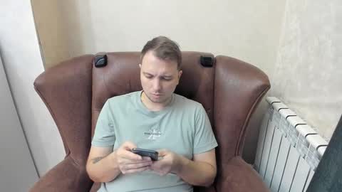 Snapshot of max_kamer chatting on 10.21.25 Max online show from 10.21.25