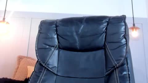 Snapshot of max_sstone chatting on 10.14.25 Max online show from 10.14.25