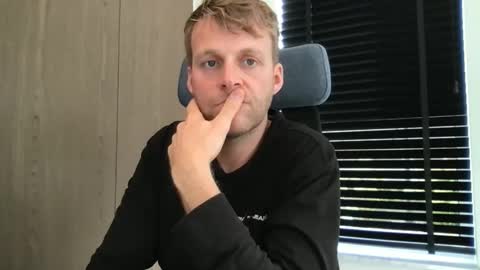 Max take off clothes online show from 10.13.25