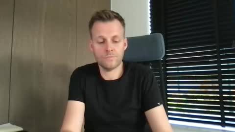 Max take off clothes online show from 11.06.25