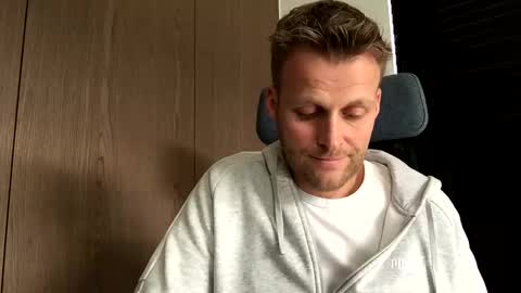 Max take off clothes online show from 12.19.25