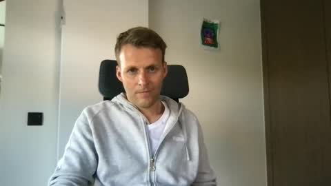 Snapshot of max_straight_1 chatting on 05.18.26 Max take off clothes online show from 05.18.26
