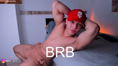 Snapshot of max_valiant1 chatting on 11.23.25 max_valiant1 online show from 11.23.25