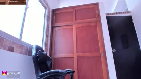 Snapshot of max_valiant1 chatting on 11.27.25 max_valiant1 online show from 11.27.25