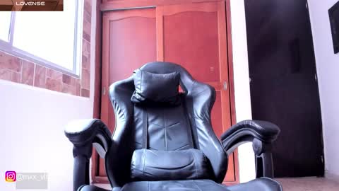 Snapshot of max_valiant1 chatting on 11.29.25 max_valiant1 online show from 11.29.25