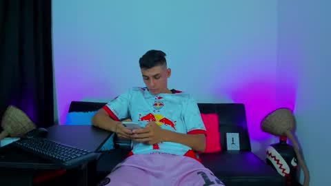 MAX     online show from 12.15.25