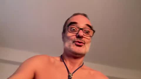 Snapshot of maxbow chatting on 11.14.25 Max Mikado online show from 11.14.25