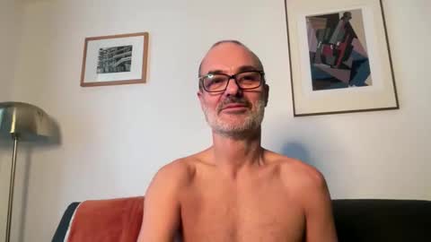 Snapshot of maxbow chatting on 11.21.25 Max Mikado online show from 11.21.25