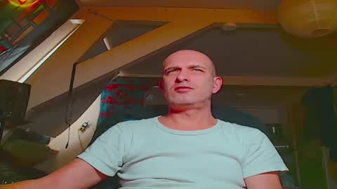 Snapshot of maxhardcore77 chatting on 11.18.25 maxhardcore77 online show from 11.18.25