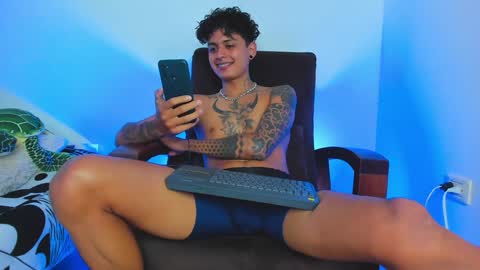 Snapshot of maxi_g chatting on 01.20.25 Maxi online show from 01.20.25