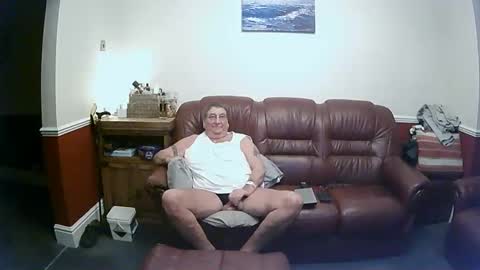 Snapshot of maxi_johnes chatting on 12.15.24 MAX online show from 12.15.24