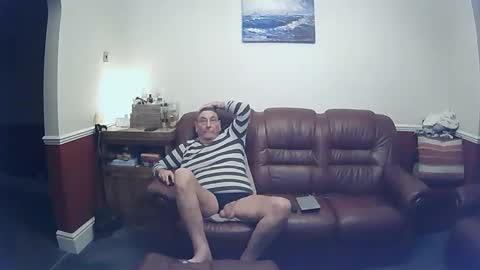 Snapshot of maxi_johnes chatting on 01.04.25 MAX online show from 01.04.25
