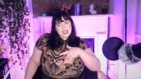 Snapshot of maximarilith chatting on 09.24.25 Maxi Marilith online show from 09.24.25
