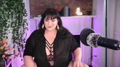 Snapshot of maximarilith chatting on 09.28.25 Maxi Marilith online show from 09.28.25