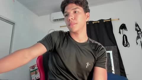 Snapshot of maximiliano_khalil chatting on 01.11.26 Maximiliano online show from 01.11.26