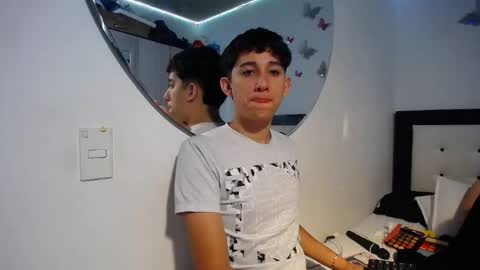 -- maximo and isa -- online show from 11.08.25