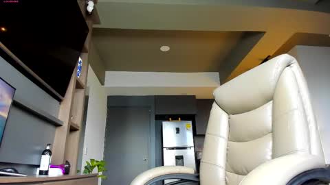 Snapshot of maximo_and_marcelo chatting on 11.04.25 maximo_and_marcelo online show from 11.04.25