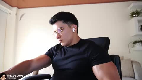 Snapshot of maximohoot chatting on 02.03.26 Sebastian online show from 02.03.26