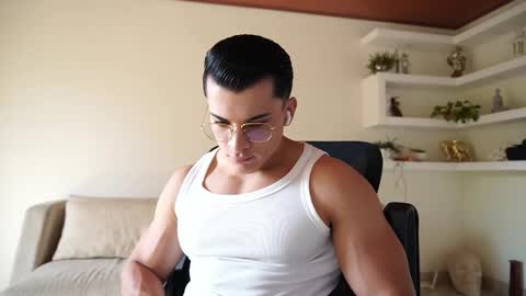 Snapshot of maximohoot chatting on 02.11.26 Sebastian online show from 02.11.26