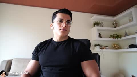 Snapshot of maximohoot chatting on 02.13.26 Sebastian online show from 02.13.26