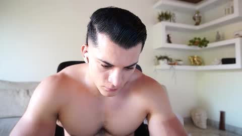 Snapshot of maximohoot chatting on 03.03.26 Sebastian online show from 03.03.26