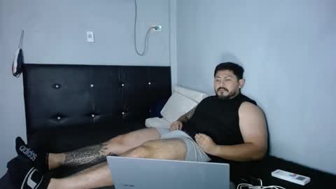 maximohot03 online show from 11.22.25