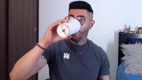 Independent Model online show from 12.30.24