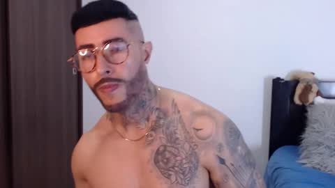 Independent Model online show from 01.15.25