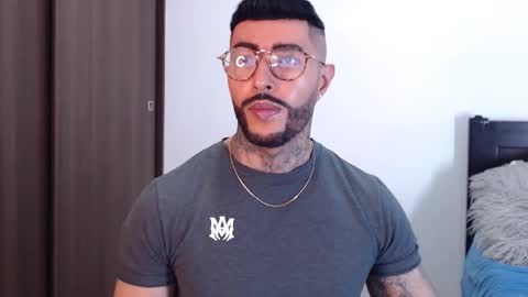 Independent Model online show from 01.28.25