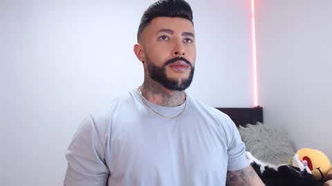 Independent Model online show from 09.16.25