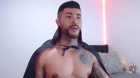 Independent Model online show from 10.30.25