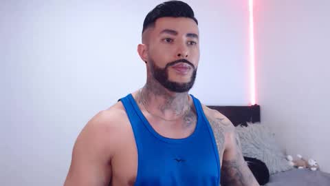 Independent Model online show from 11.19.25