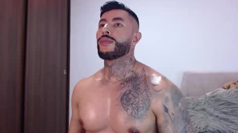 Independent Model online show from 11.20.25