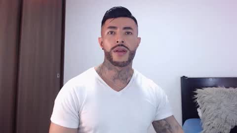 Independent Model online show from 11.29.25