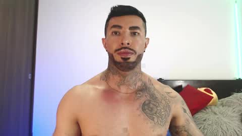 Independent Model online show from 04.16.26