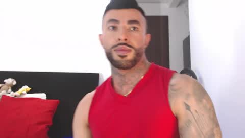 Independent Model online show from 05.14.26