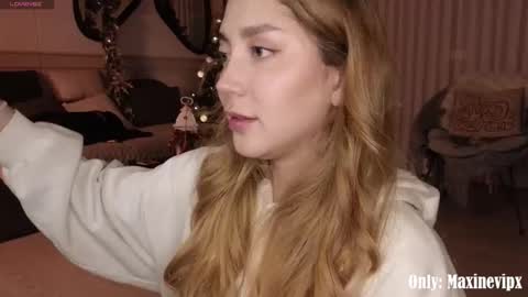 Maxine online show from 12.19.25